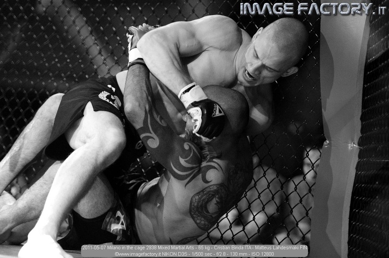 2011-05-07 Milano in the cage 2938 Mixed Martial Arts - 65 kg - Cristian Binda ITA - Matteus Lahdesmaki FIN.jpg